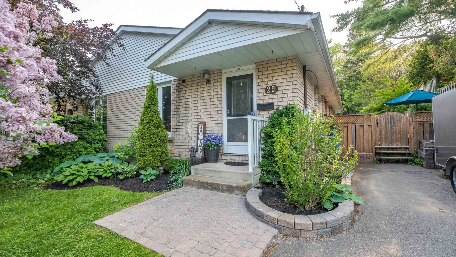 29 Amelia Street, Paris - Presented by Cheryl Vansickle Real Estate